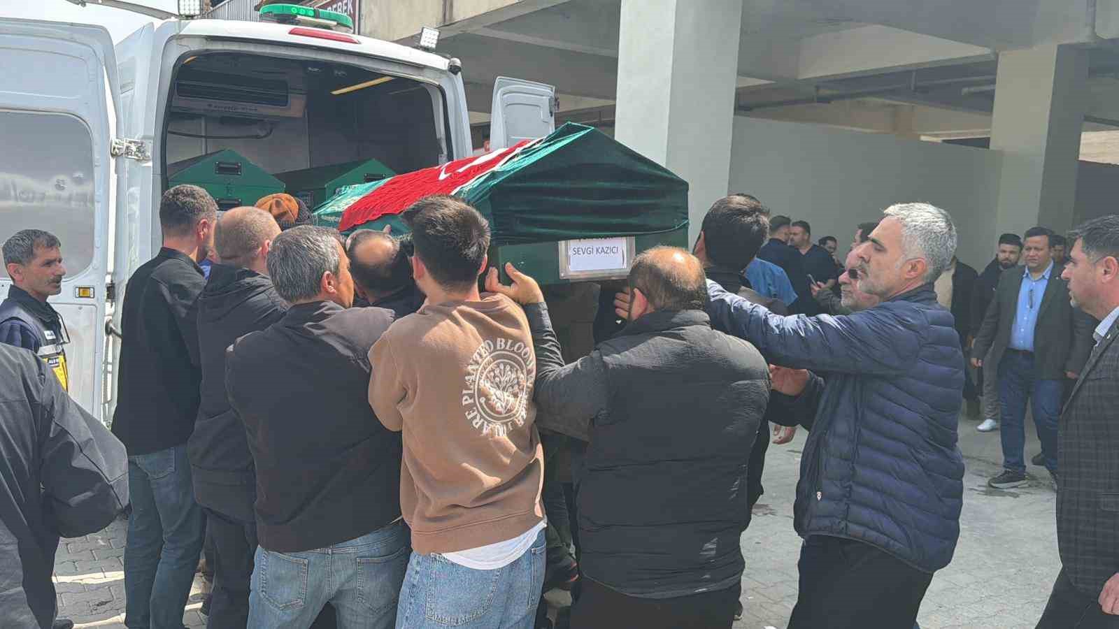 Saldırıda hayatını kaybedenlerin cenazeleri morgdan alındı
