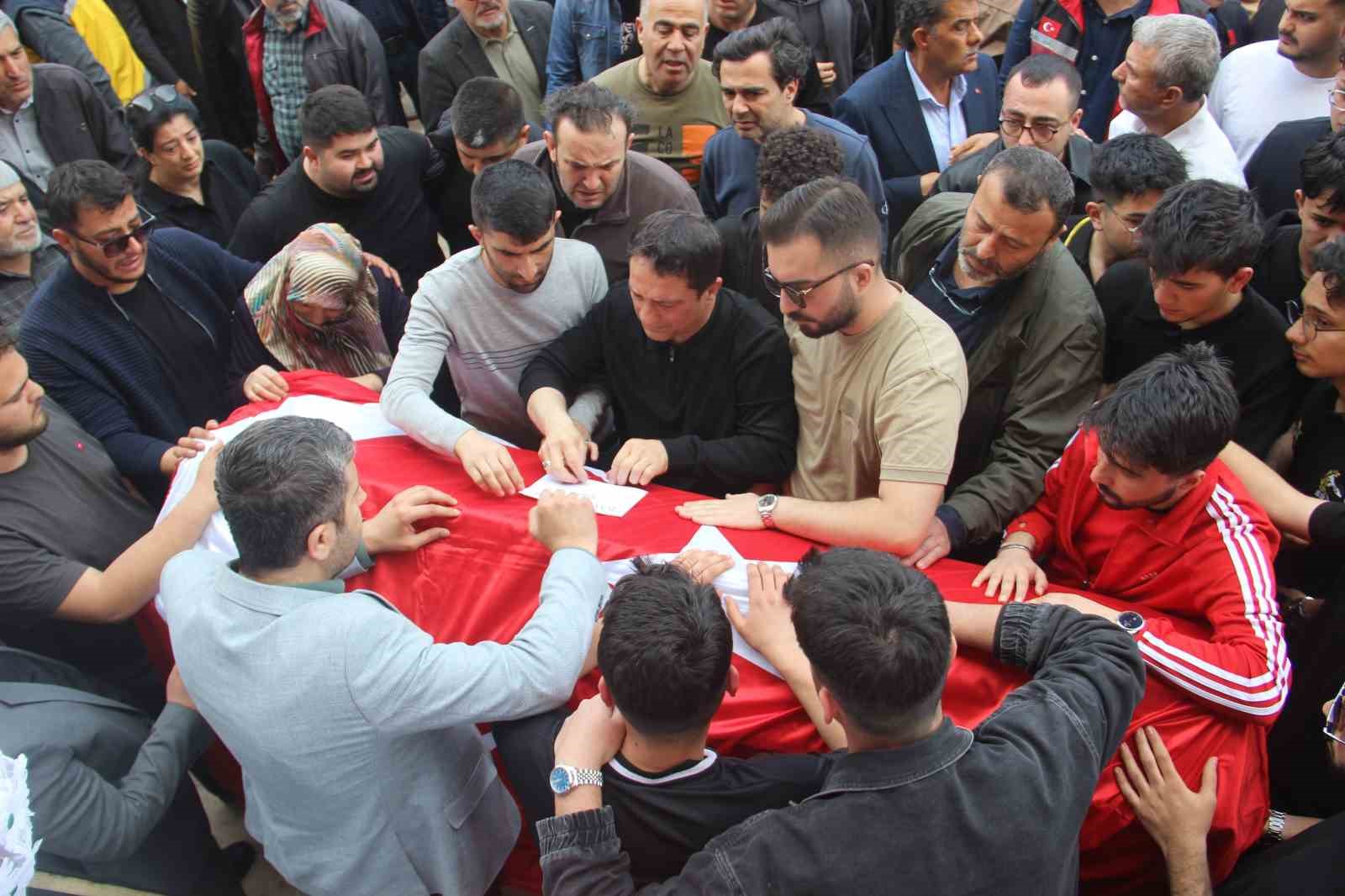 Saldırıda ölen 4 öğrenci gözyaşları içerisinde uğurlandı
