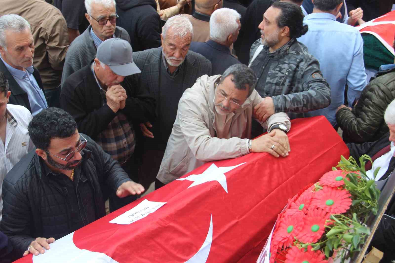 Saldırıda ölen 4 öğrenci gözyaşları içerisinde uğurlandı
