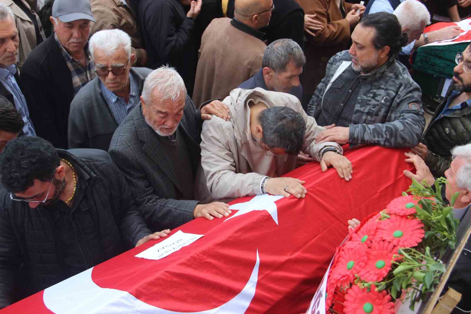 Saldırıda ölen 4 öğrenci gözyaşları içerisinde uğurlandı
