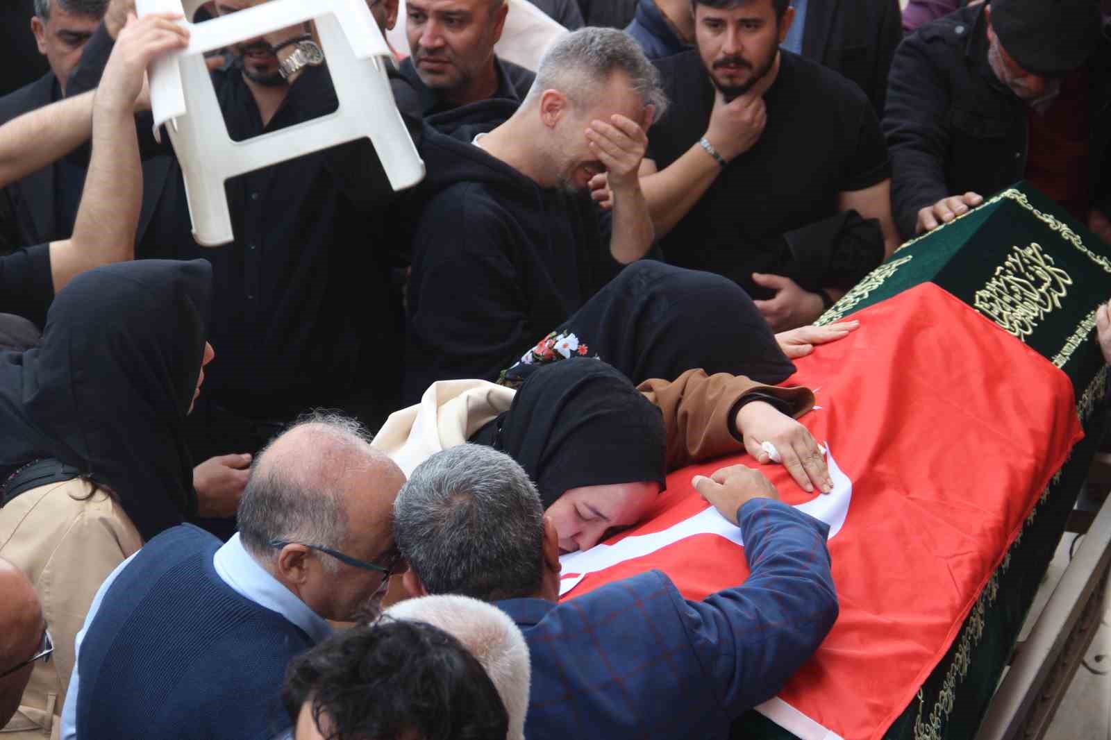 Saldırıda ölen 4 öğrenci gözyaşları içerisinde uğurlandı
