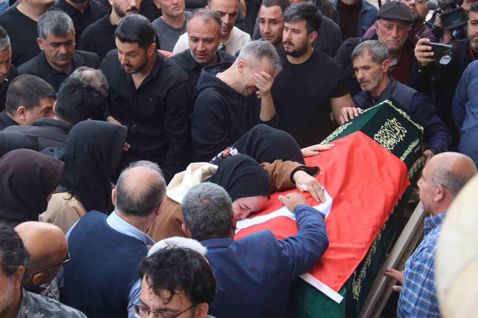 Saldırıda ölen 4 öğrenci gözyaşları içerisinde uğurlandı
