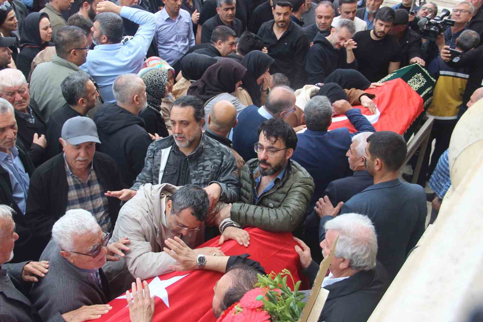 Saldırıda ölen 4 öğrenci gözyaşları içerisinde uğurlandı
