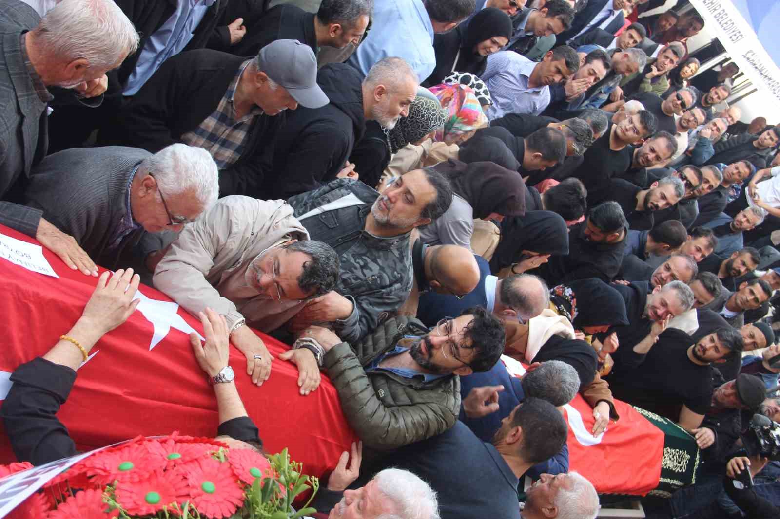 Saldırıda ölen 4 öğrenci gözyaşları içerisinde uğurlandı
