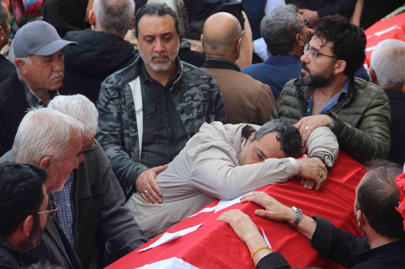 Saldırıda ölen 4 öğrenci gözyaşları içerisinde uğurlandı
