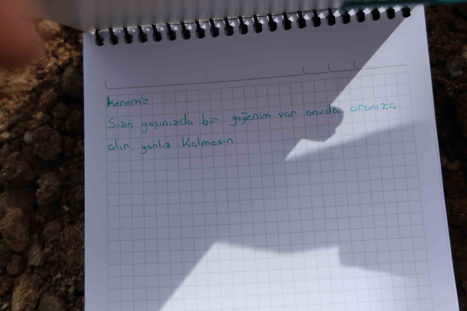 Saldırıda ölen çocukların mezarına duygulandıran not bırakıldı
