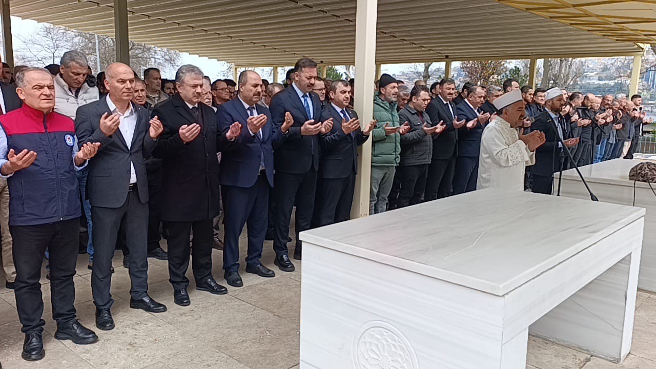 Saldırılarda hayatını kaybedenler için gıyabi cenaze namazı kılındı
