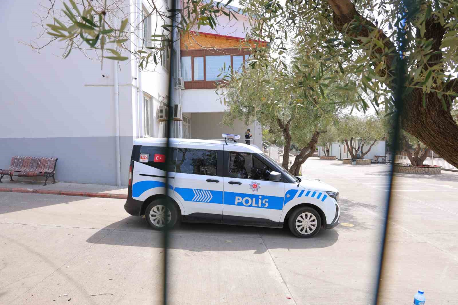 Saldırının olduğu okulda sessizlik hakim
