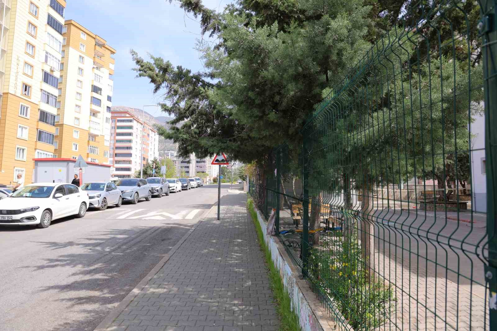 Saldırının olduğu okulda sessizlik hakim
