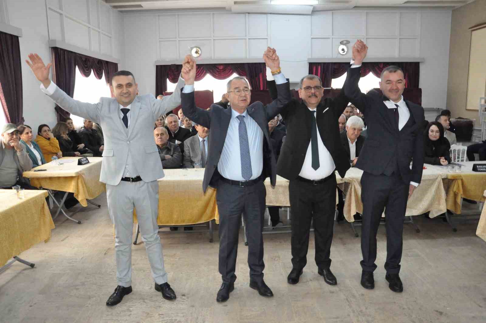 Salihli Bakkallar Esnaf Odası’nın yeni başkanı Özcan Çetin oldu
