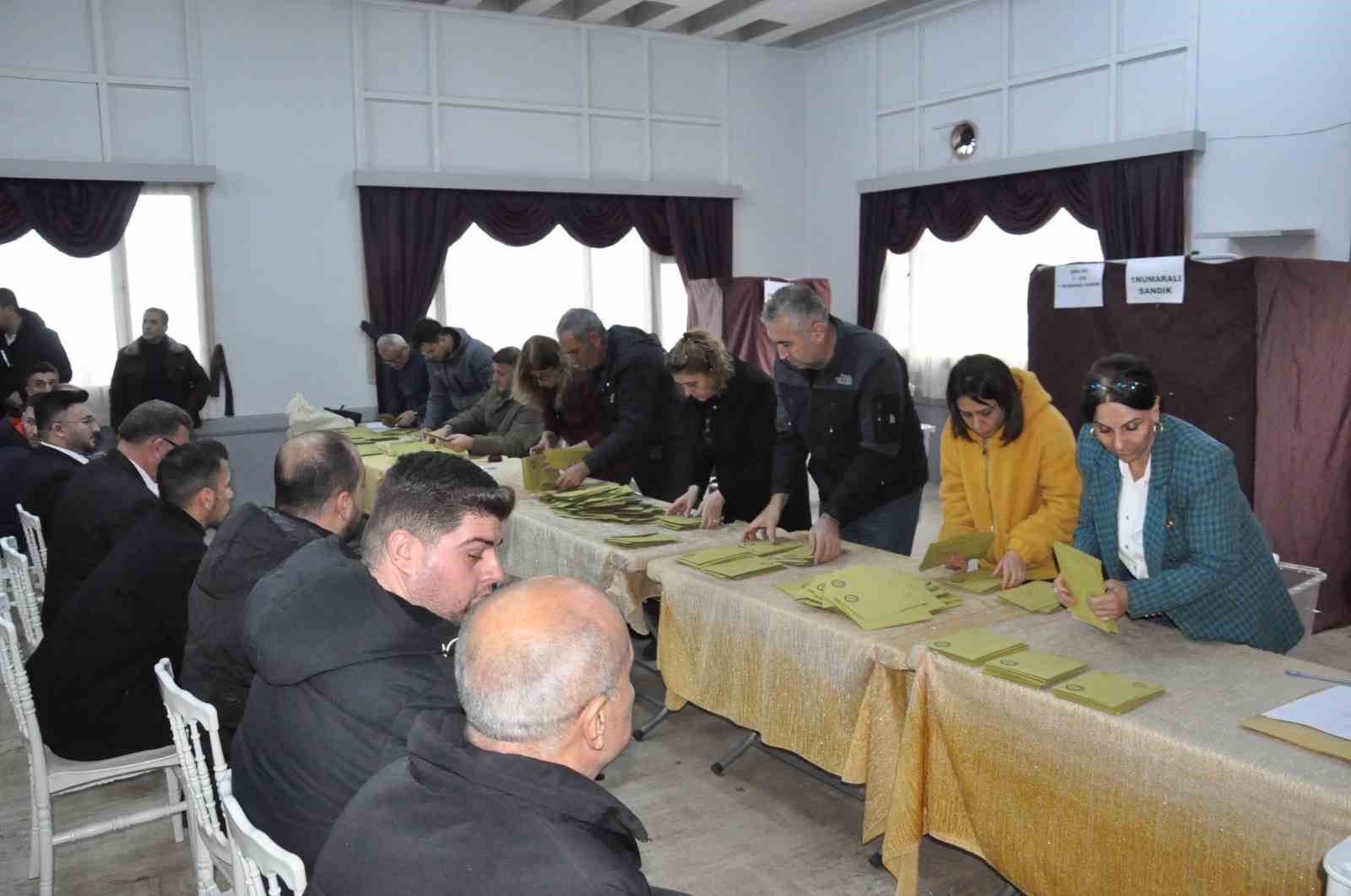 Salihli Bakkallar Esnaf Odası’nın yeni başkanı Özcan Çetin oldu
