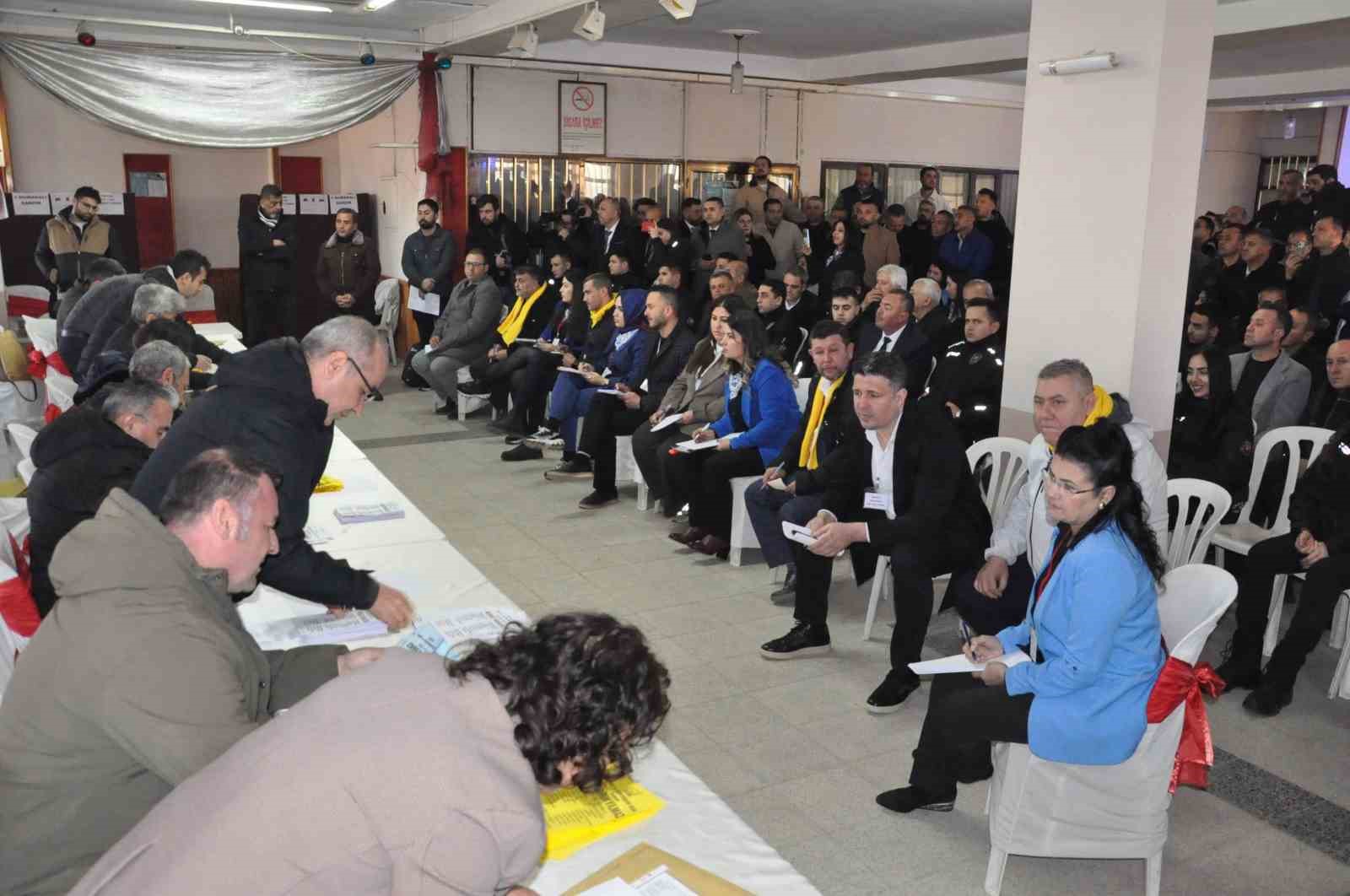 Salihli Esnaf ve Sanatkarlar Odası’nda yeni başkan Demir oldu
