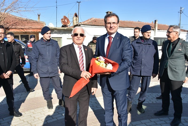 Salihli Kaymakamı Güldoğan, Emirhacılı ve Karayahşi’de talepler dinlendi
