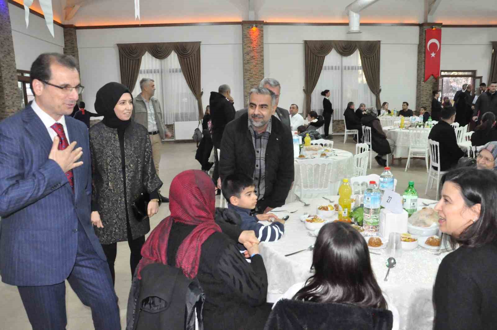 Salihli Kaymakamı Güldoğan, şehit aileleri ve gazilerle iftarda buluştu
