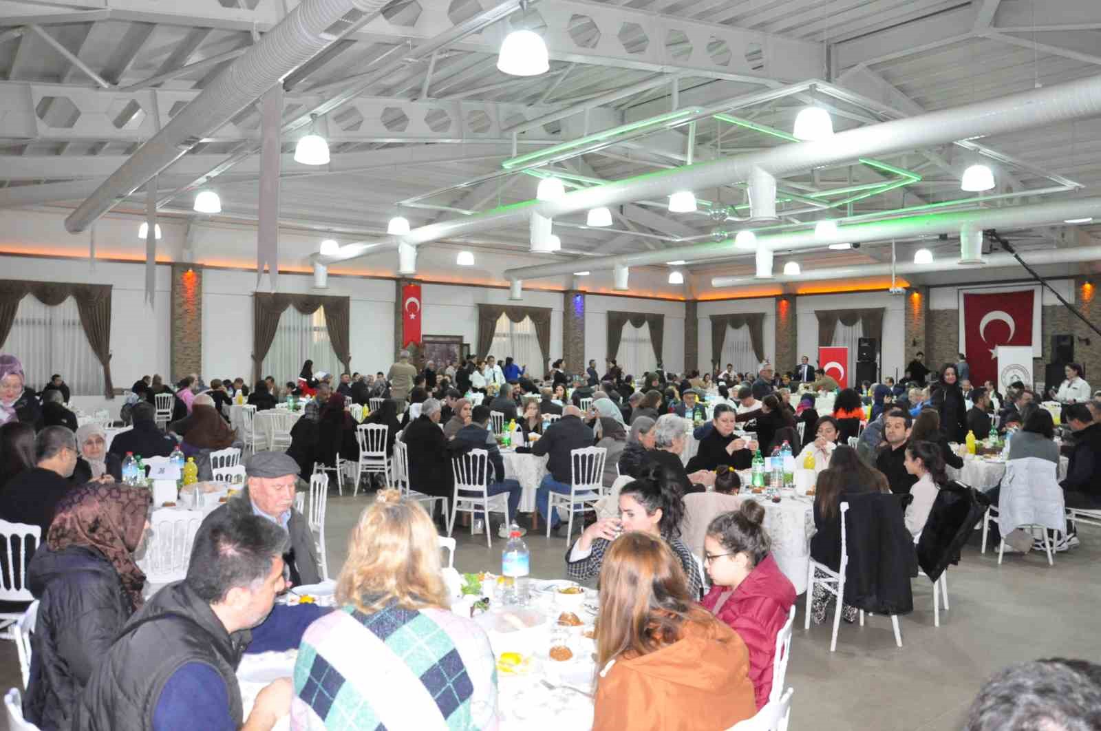 Salihli Kaymakamı Güldoğan, şehit aileleri ve gazilerle iftarda buluştu
