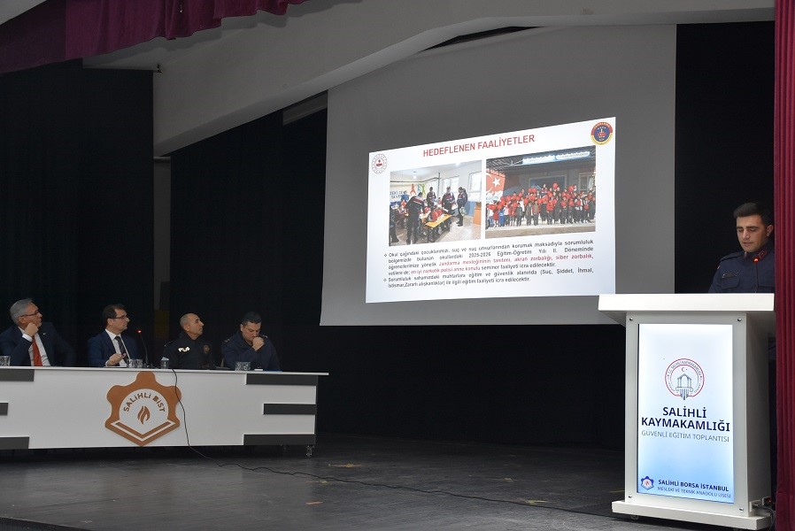 Salihli’de 2. dönem eğitim hazırlıkları masaya yatırıldı
