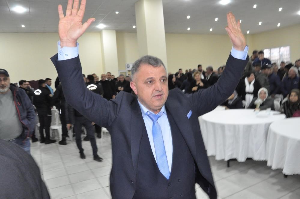 Salihli’de 4 başkan değişti, 8 başkan güven tazeledi
