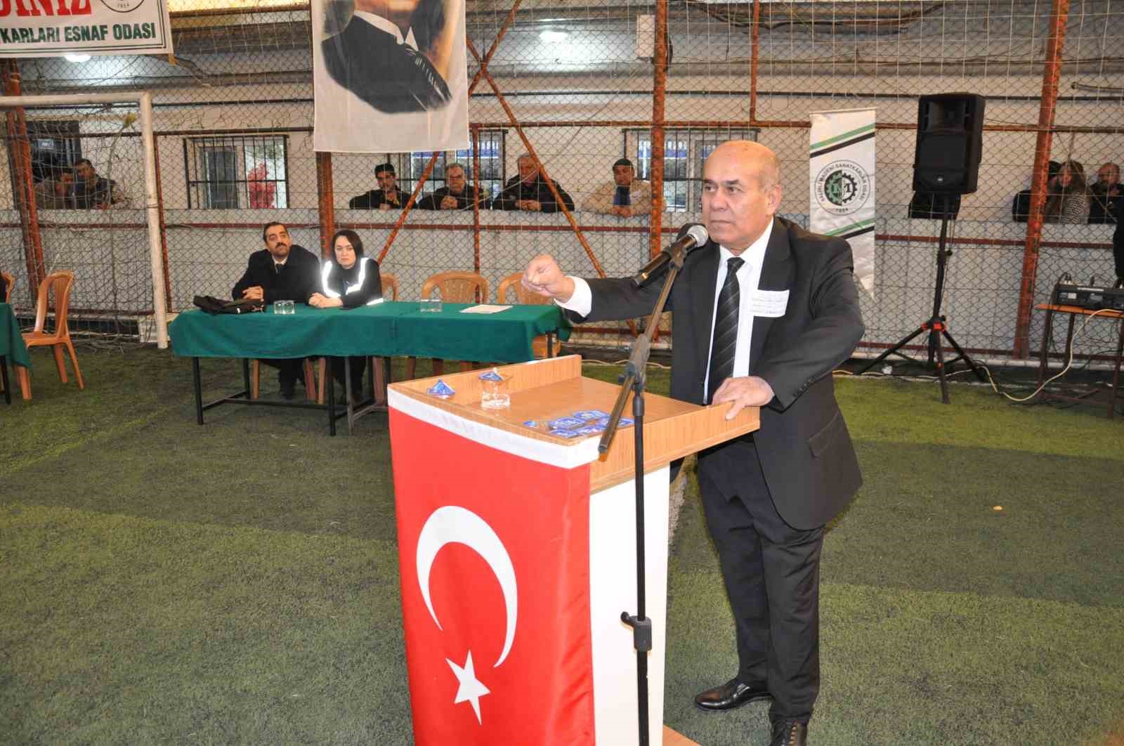 Salihli’de 4 başkan değişti, 8 başkan güven tazeledi
