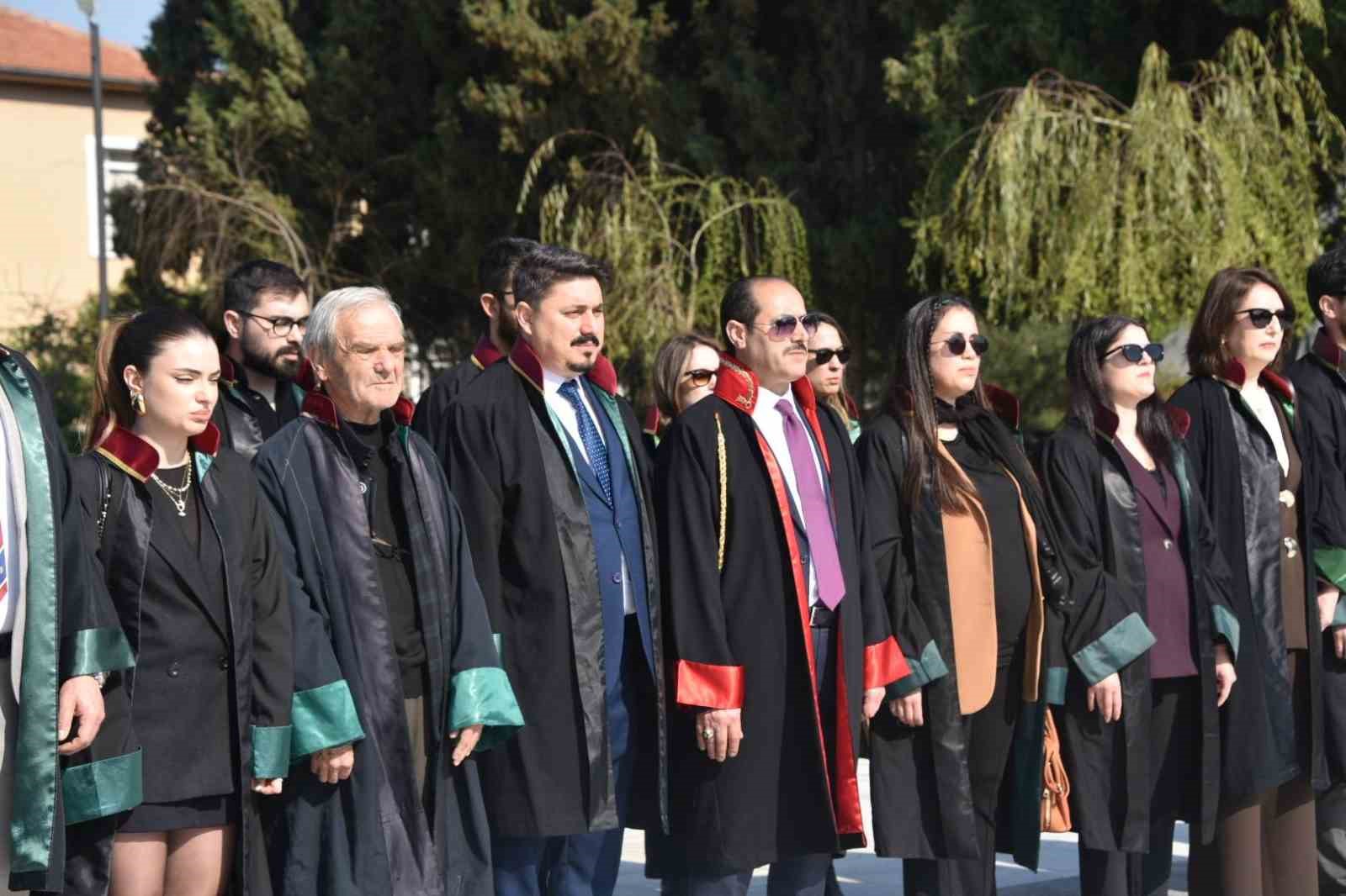 Salihli’de Avukatlar Günü törenle kutlandı
Salihli’de Avukatlar Günü törenle kutlandı