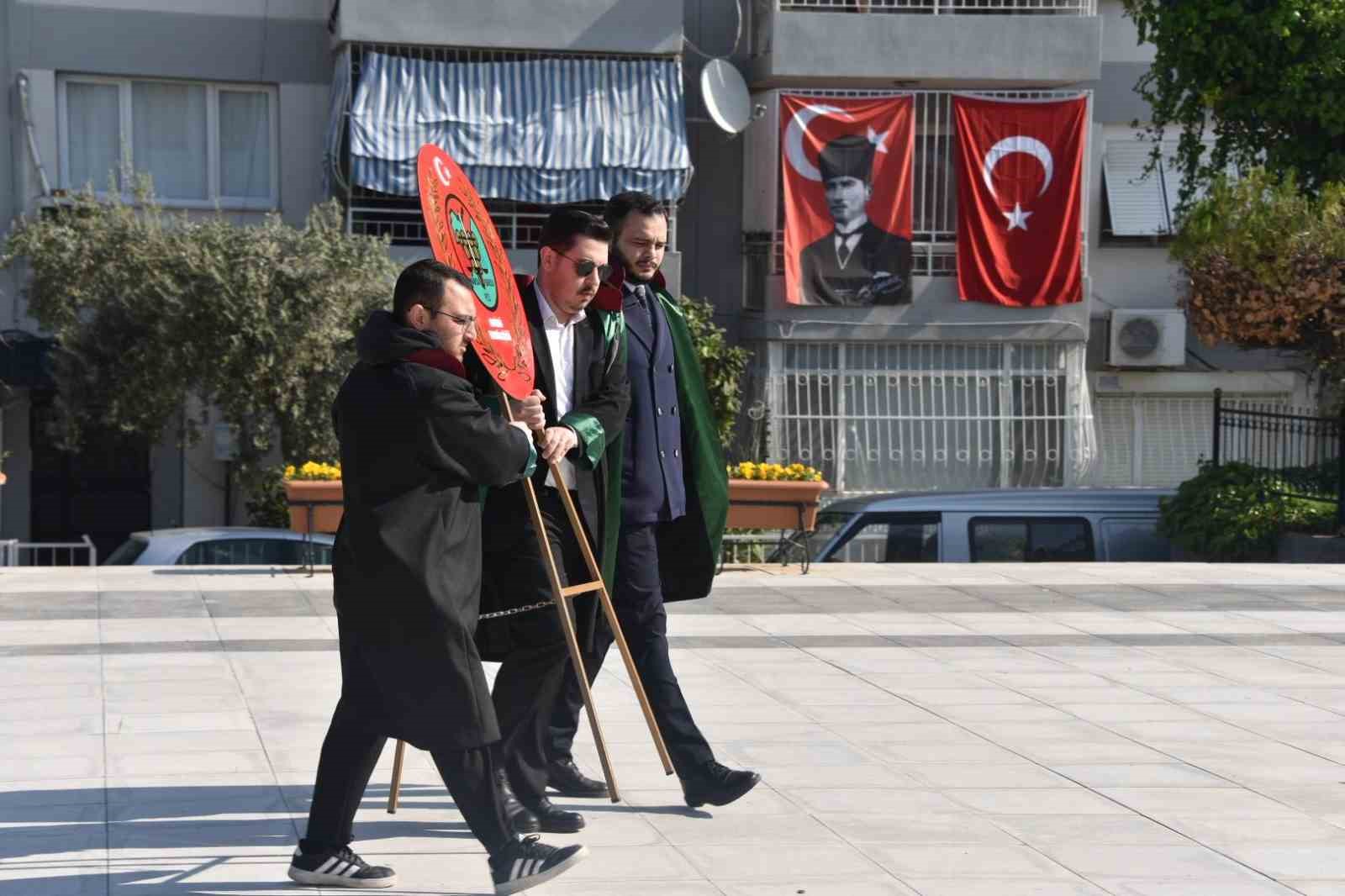 Salihli’de Avukatlar Günü törenle kutlandı
Salihli’de Avukatlar Günü törenle kutlandı