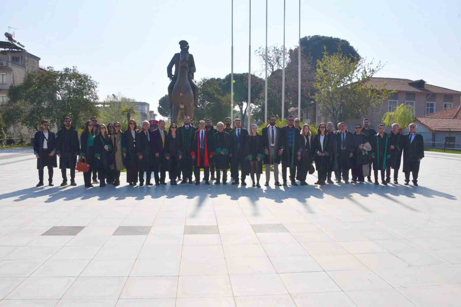 Salihli’de Avukatlar Günü törenle kutlandı
Salihli’de Avukatlar Günü törenle kutlandı