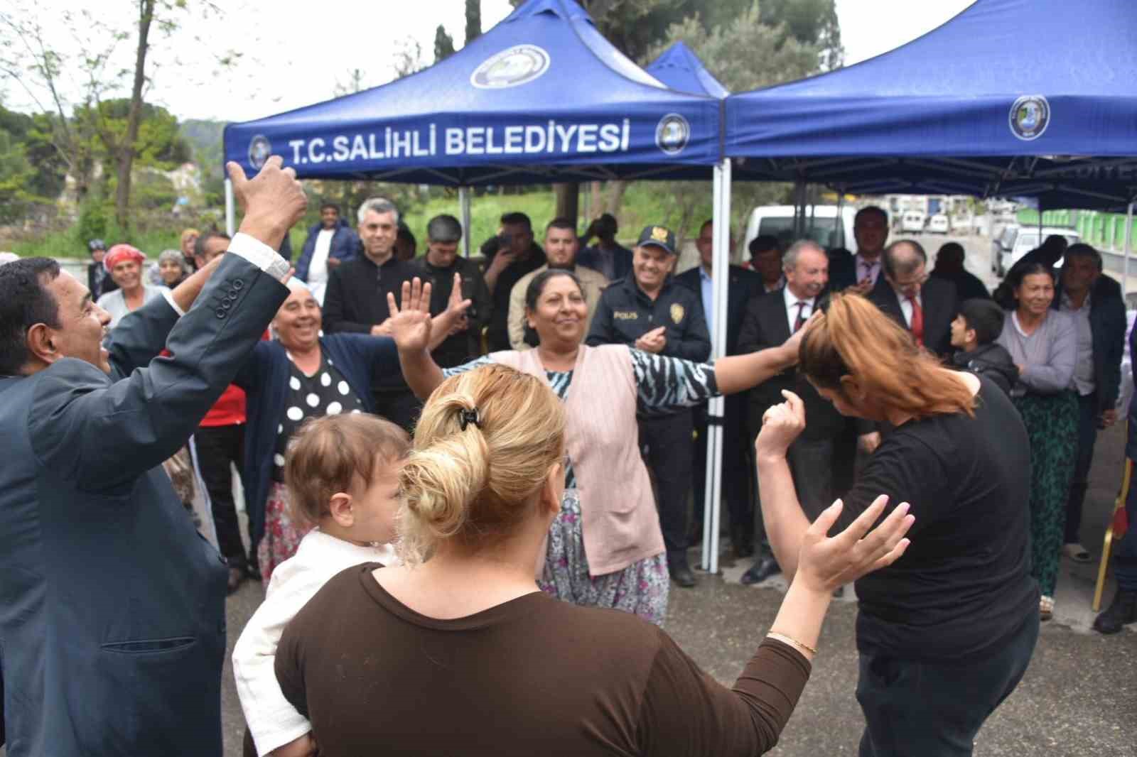Salihli’de Dünya Romanlar Günü coşkuyla kutlandı
Salihli’de Dünya Romanlar Günü coşkuyla kutlandı