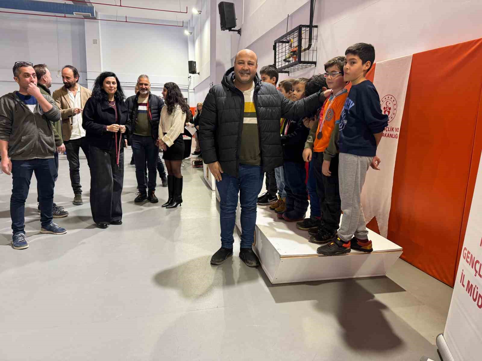 Salihli’de Gazeteciler Günü satrançla taçlandı
Salihli’de Gazeteciler Günü satrançla taçlandı