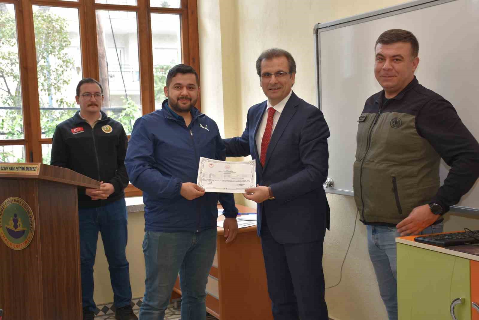 Salihli’de gönüllülere orman yangını eğitimi
