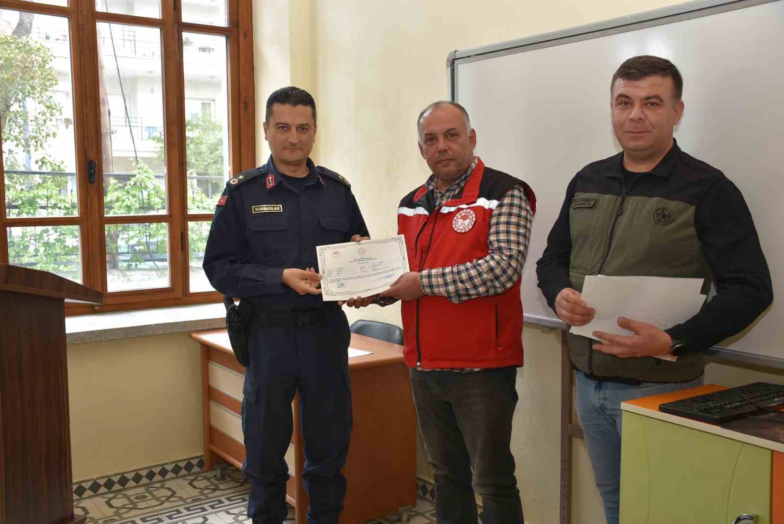 Salihli’de gönüllülere orman yangını eğitimi
