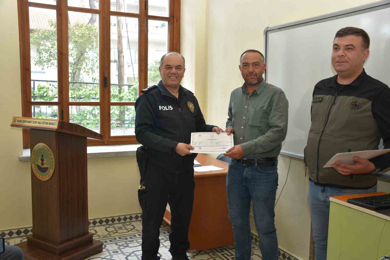 Salihli’de gönüllülere orman yangını eğitimi
