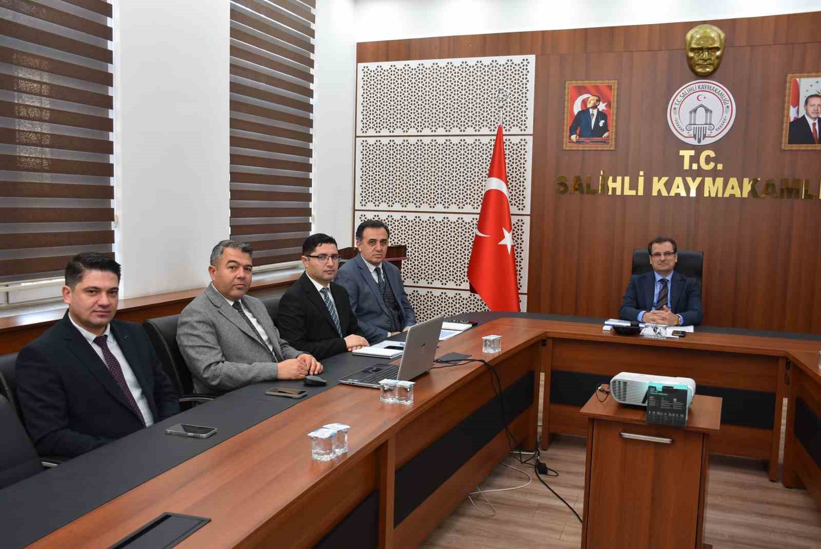 Salihli’de metruk binalar masaya yatırıldı
