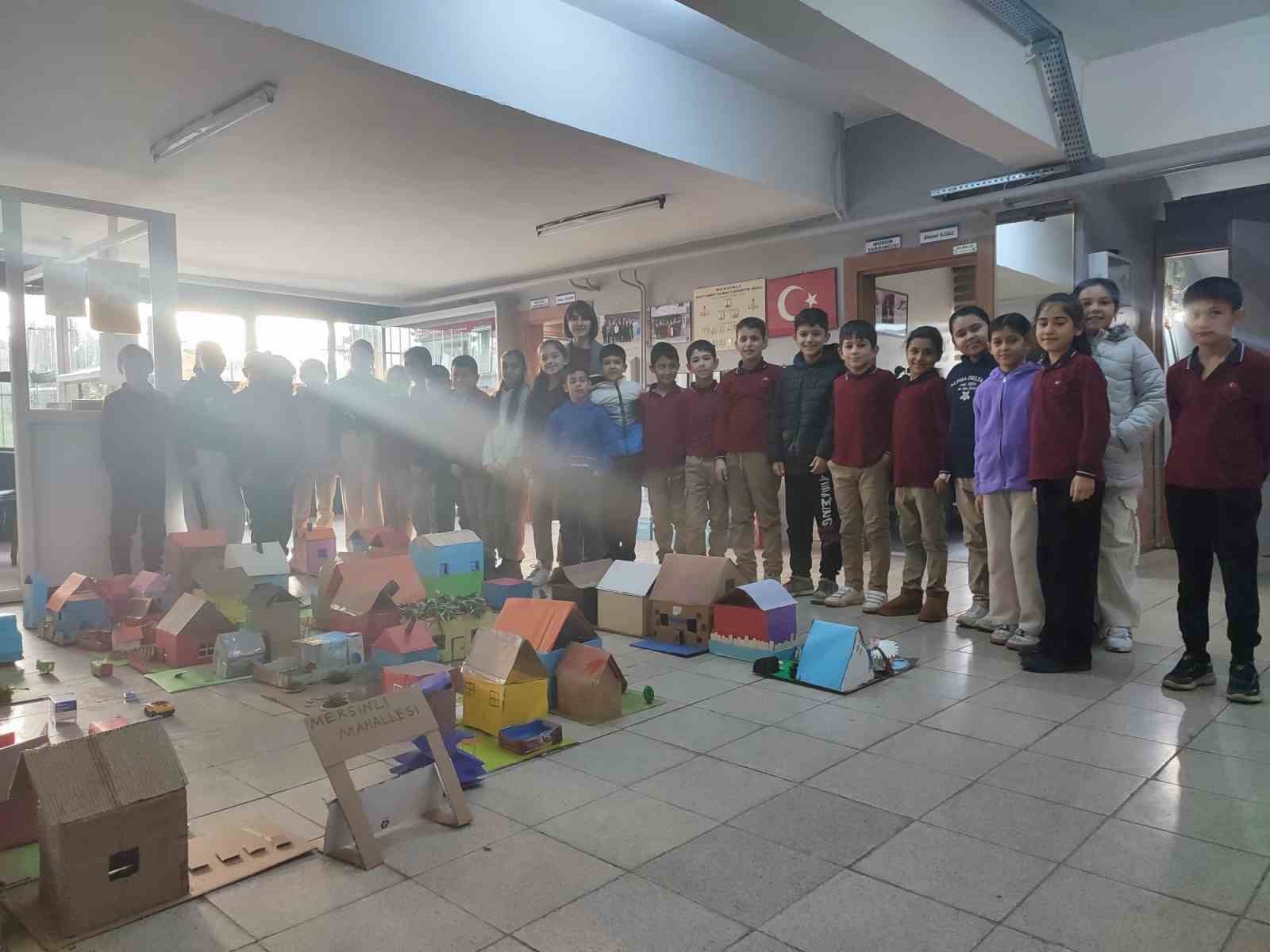 Salihli’de minik öğrencilerden geri dönüşüme anlamlı dokunuş
