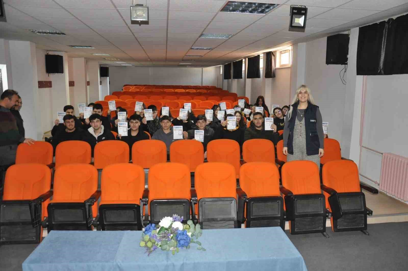 Salihli’de öğrencilere siber suç ve IBAN dolandırıcılığı uyarısı
