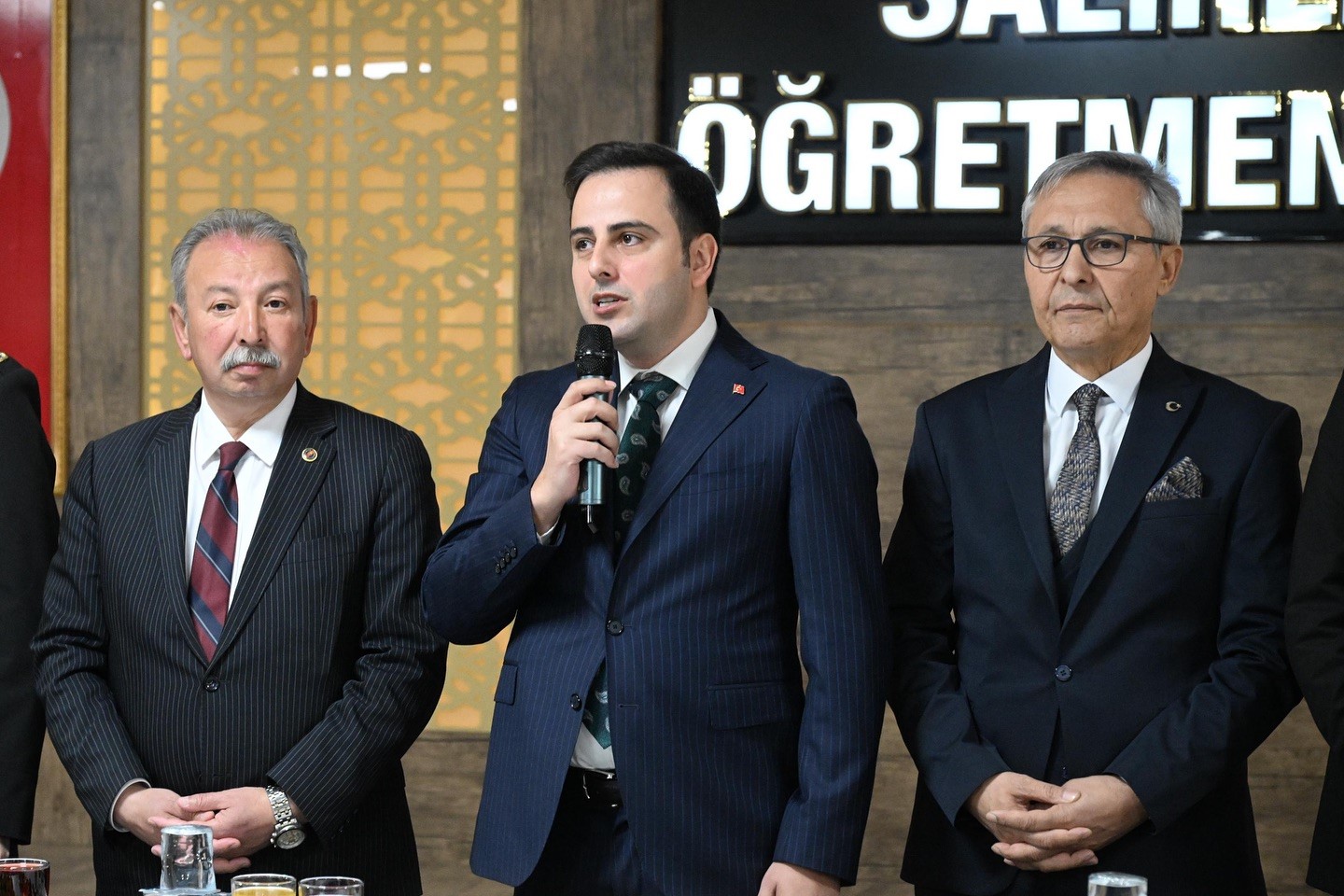 Salihli’de protokol ve vatandaşlar bayramlaştı
