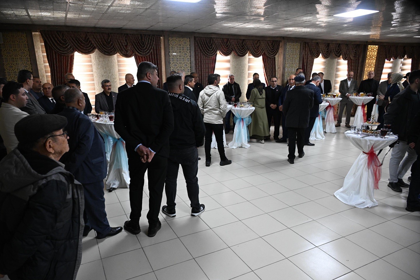 Salihli’de protokol ve vatandaşlar bayramlaştı
