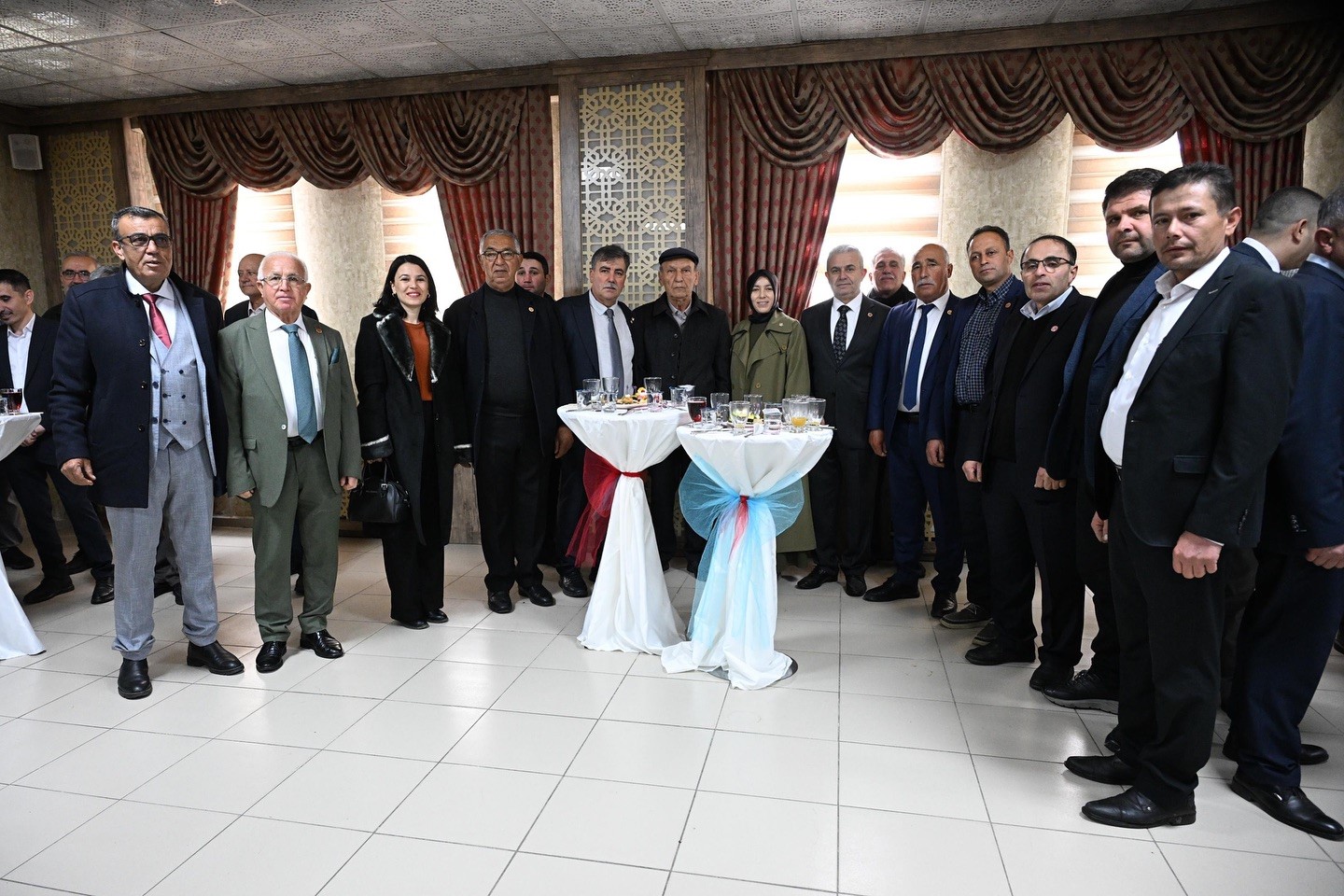 Salihli’de protokol ve vatandaşlar bayramlaştı
