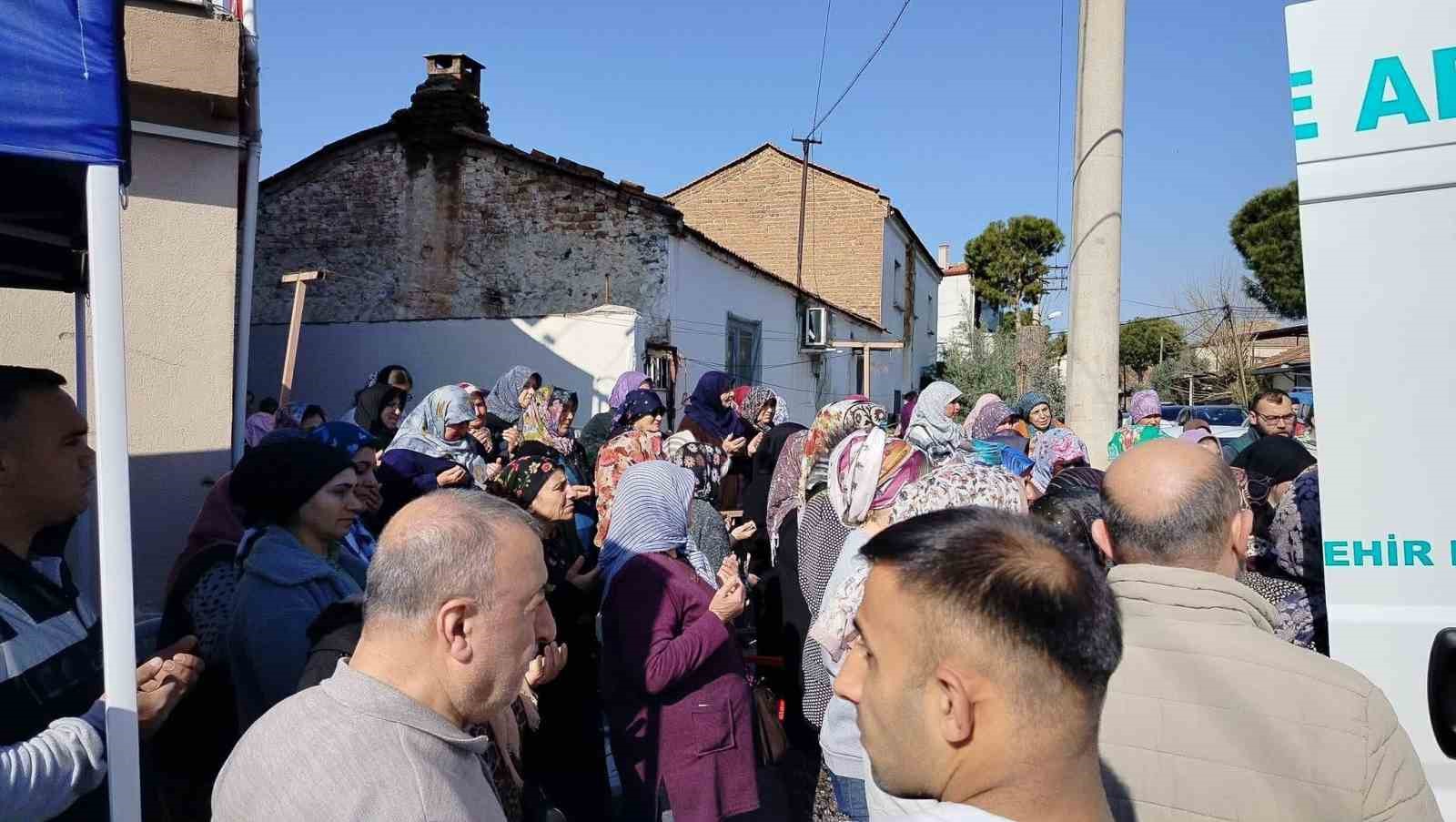 Salihli’de şehit annesine son görev
