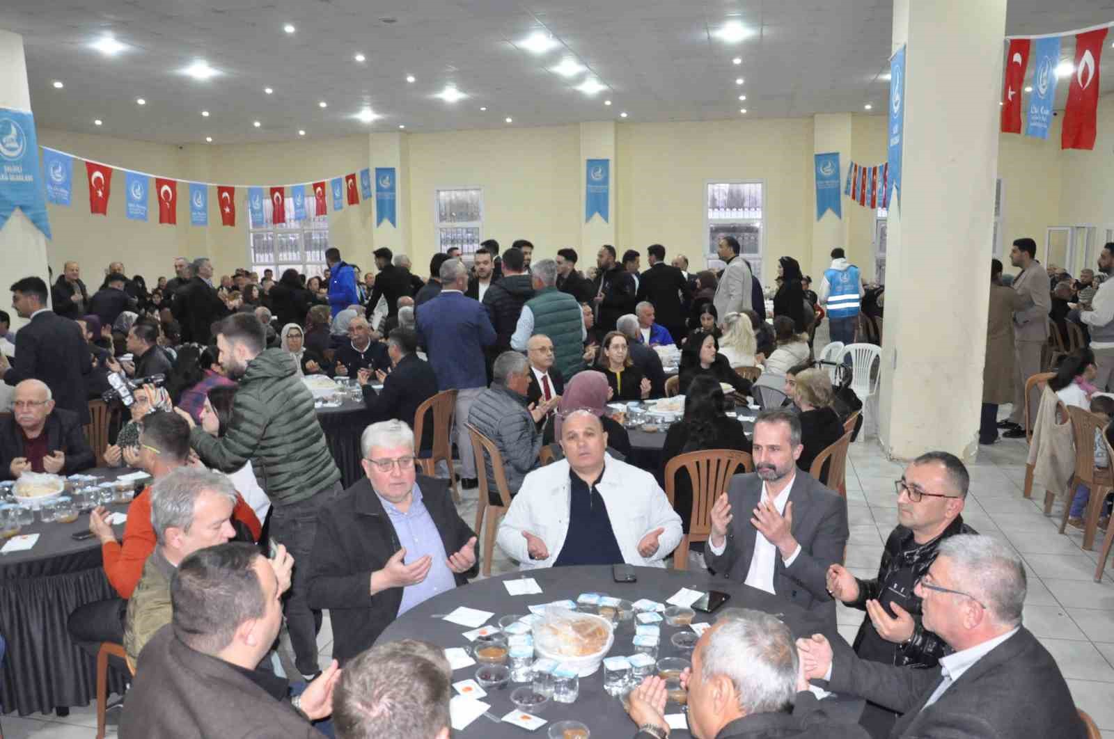 Salihli’de Ülkü Ocakları tarafından Şehitler İçin Vefa Sofrası Kuruldu
