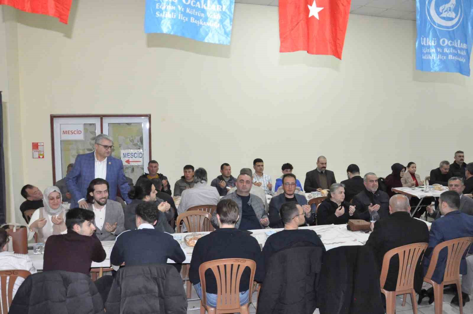 Salihli’de Ülkü Ocakları tarafından Şehitler İçin Vefa Sofrası Kuruldu
