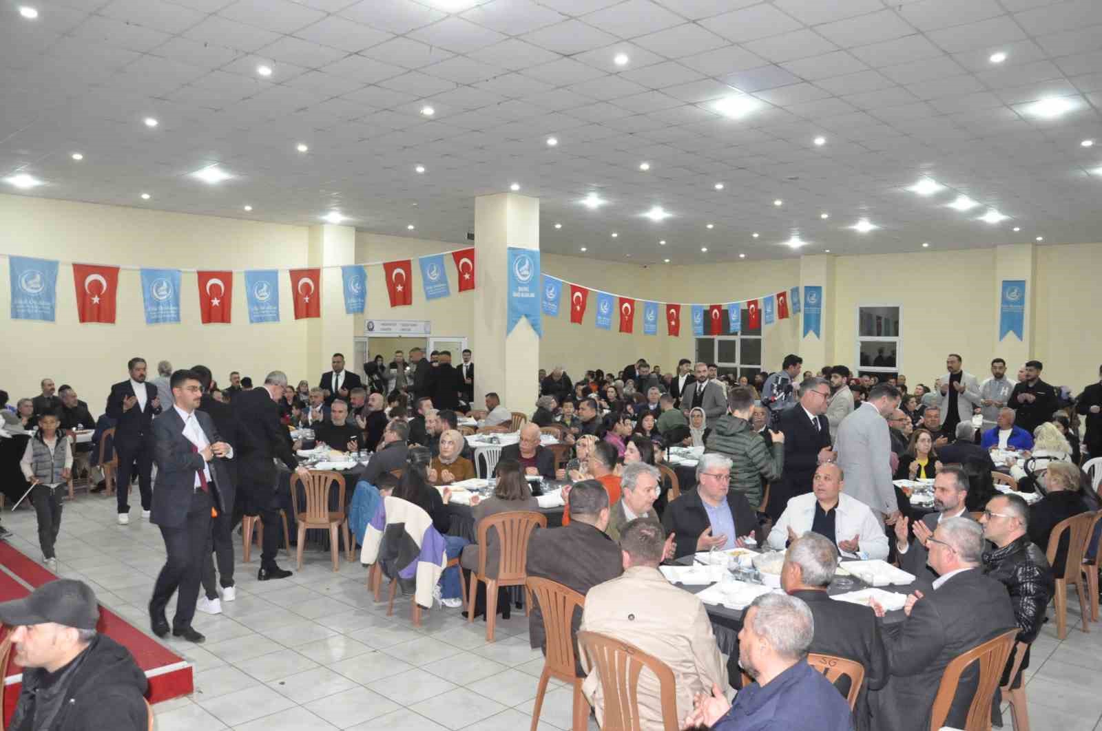 Salihli’de Ülkü Ocakları tarafından Şehitler İçin Vefa Sofrası Kuruldu
