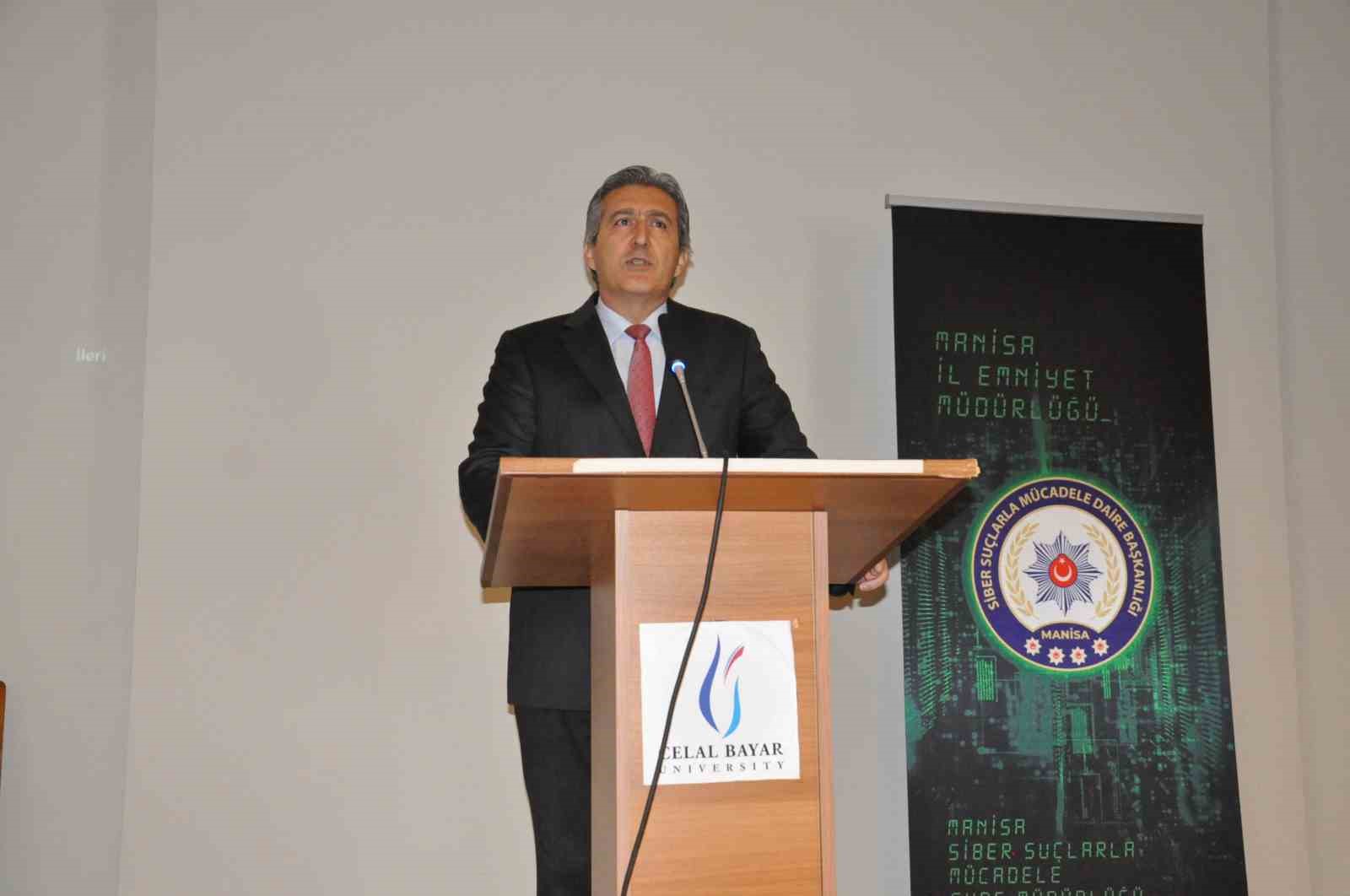 Salihli’de üniversite öğrencilerine siber suçlar ve dolandırıcılık eğitimi
