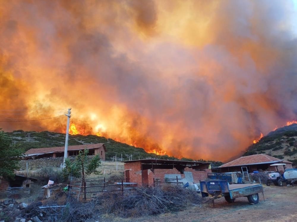 Salihli’de yangın riskine karşı yasak kararı
