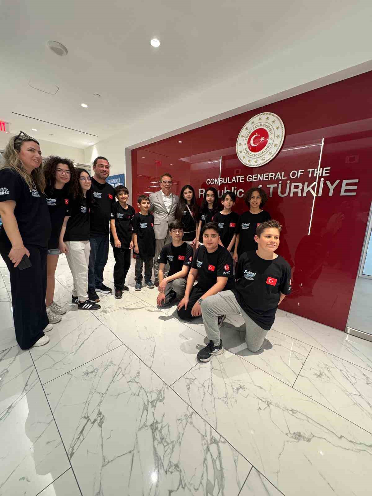 Salihli’den Miami Başkonsolosu’na Sardes Hediyesi
