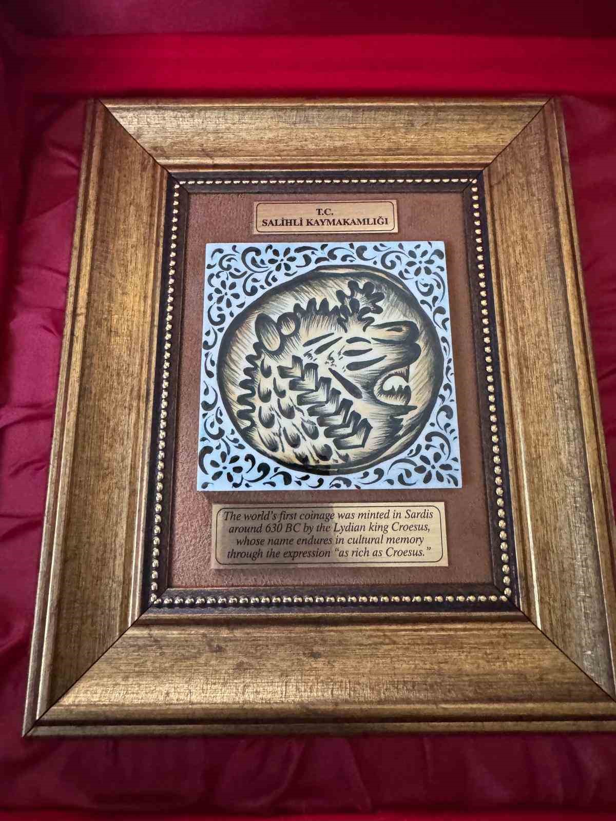 Salihli’den Miami Başkonsolosu’na Sardes Hediyesi
