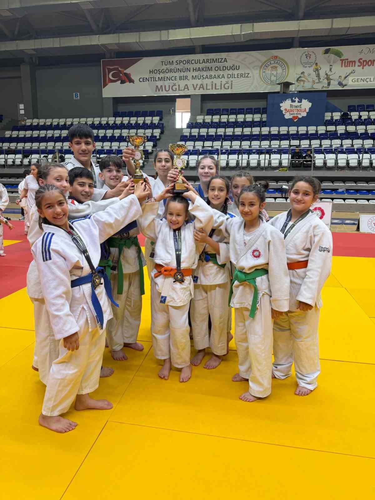 Salihlili judoculardan uluslararası başarı
