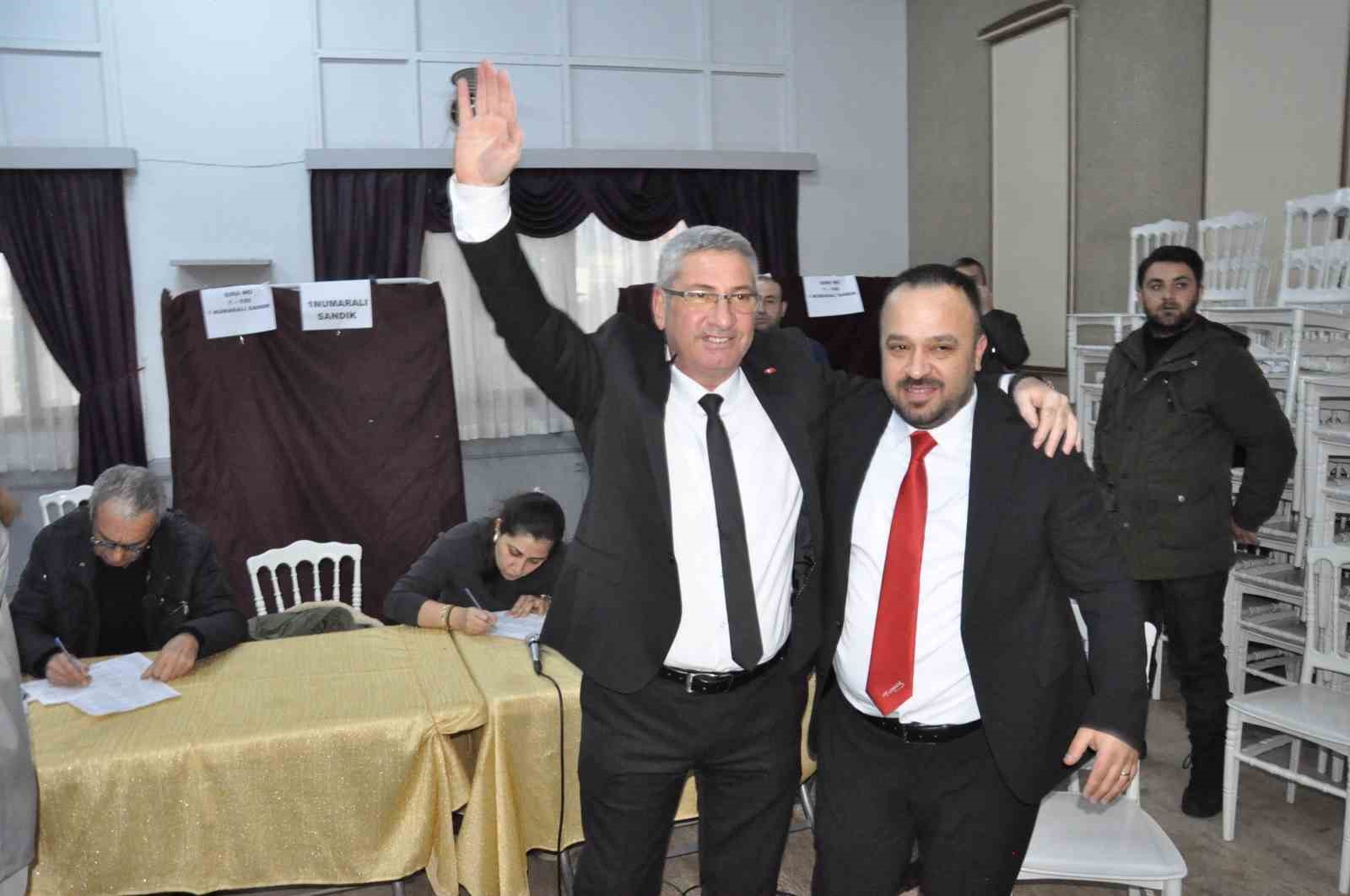 Salihlili kahveciler 3. kez Hakan Yerli’ye emanet
Salihlili kahveciler 3. kez Hakan Yerli’ye emanet