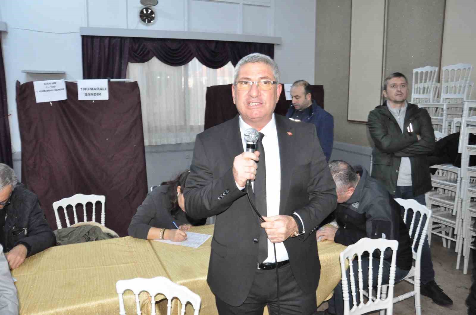 Salihlili kahveciler 3. kez Hakan Yerli’ye emanet
Salihlili kahveciler 3. kez Hakan Yerli’ye emanet