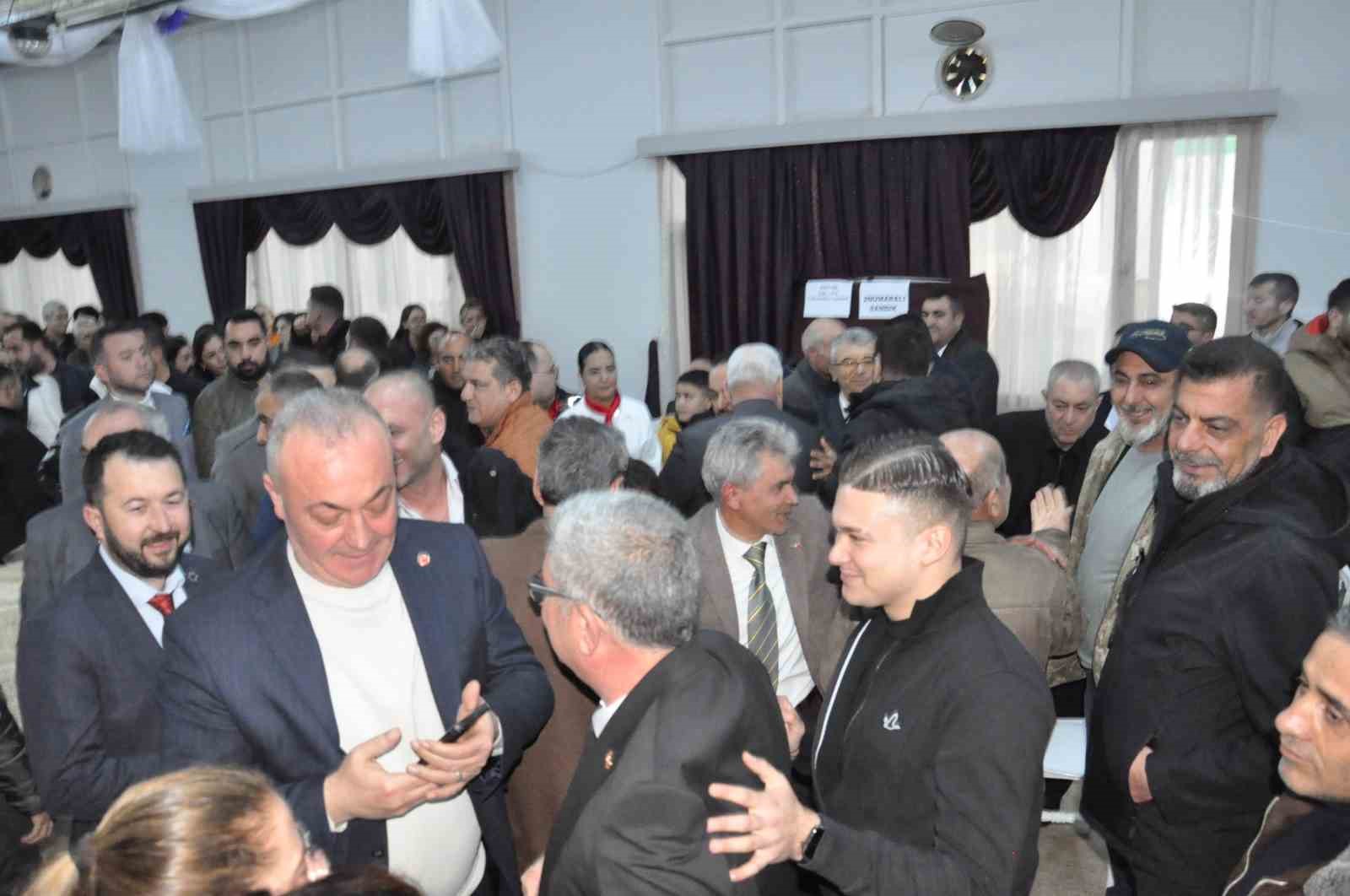 Salihlili kahveciler 3. kez Hakan Yerli’ye emanet
Salihlili kahveciler 3. kez Hakan Yerli’ye emanet