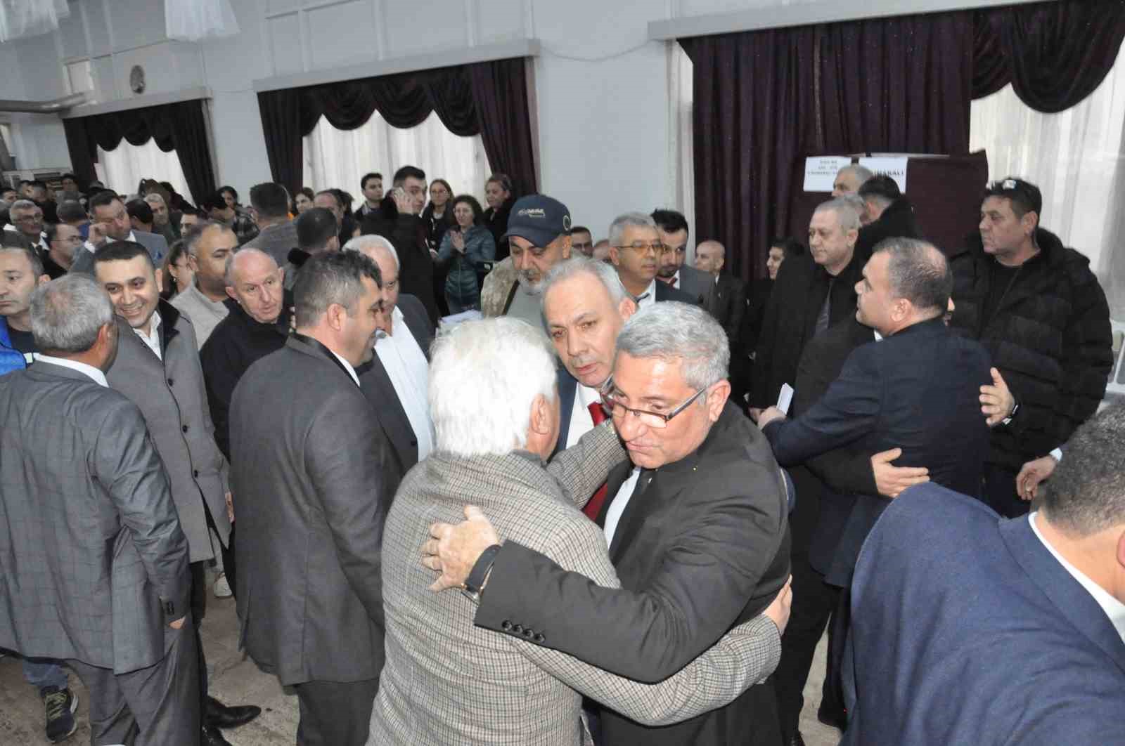 Salihlili kahveciler 3. kez Hakan Yerli’ye emanet
Salihlili kahveciler 3. kez Hakan Yerli’ye emanet