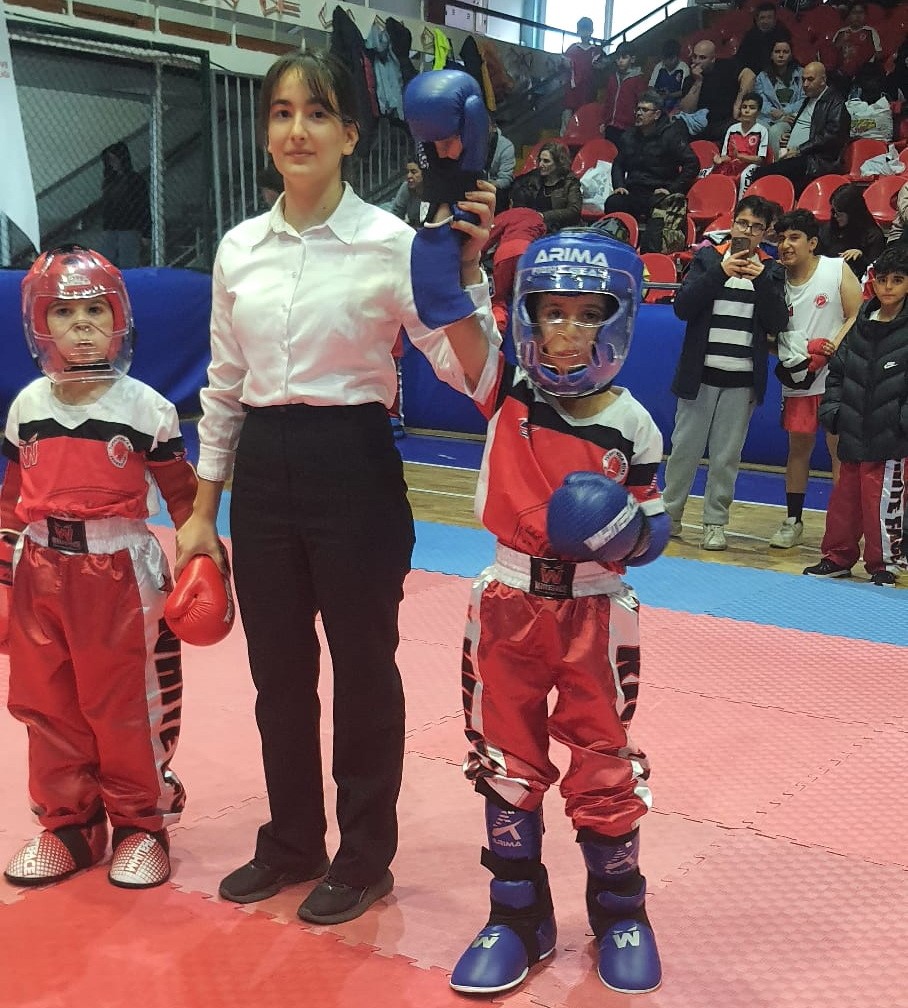 Salihlili kick boksçulardan Manisa’da madalya yağmuru
